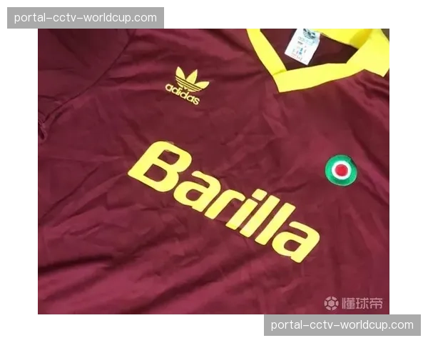 “意大利足球文化周”在东京开幕,展出多件意甲历史经典球衣 “意大利足球文化周”在东京开幕,展出多件意甲历史经典球衣